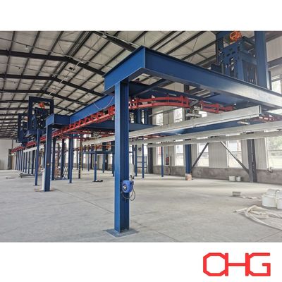 Línea automática de recubrimiento en polvo que combina carga manual y sistema de transporte aéreo para el procesamiento de perfiles de aluminio
